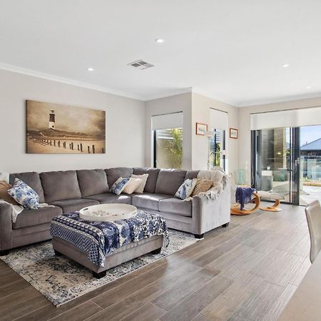 Willa Luxury Waterfront Canal Estate With Private Jetty Mandurah Zewnętrze zdjęcie